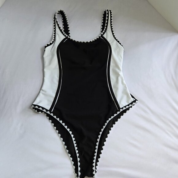 MILUMIA Women One Piece Color Block Bathing Suit Tummy Control Sz M Black/White - Picture 2 of 10